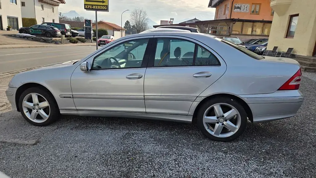 Gebraucht Mercedes C200 122 PS (89 kW) 2006 Silber Limousine