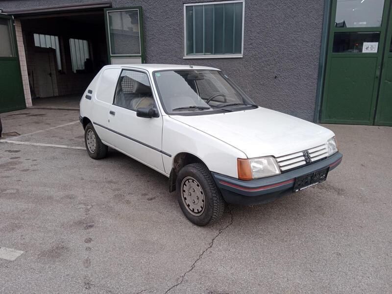 Weiß Gebraucht 1992 Peugeot 205 Kleinwagen | 1.900 € - Bild 1/4