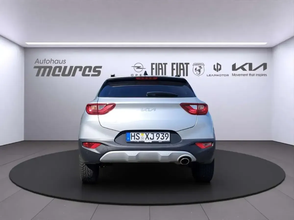 Gebraucht Kia Stonic Spirit 101 PS (74 kW) 2024 Sparkling silver) (silber SUV