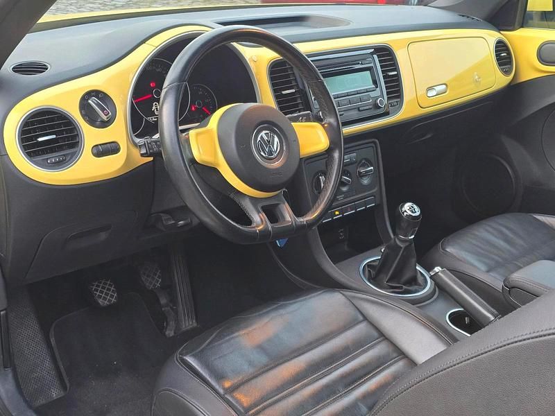 Second-hand VW Beetle Design 105 CP (77 kW) 2011 Galben Hatchback