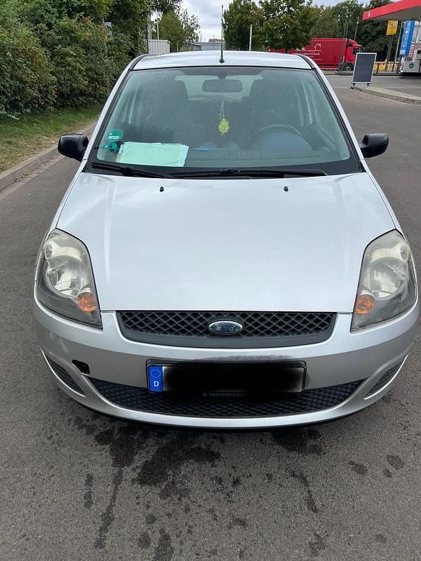 Silber Gebraucht 2008 Ford Fiesta Kleinwagen | 400 € (Superpreis) - Bild 1/4