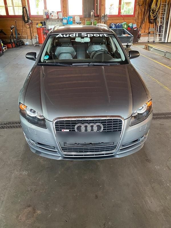 Silber Gebraucht 2005 Audi A4 Kombi | 900 € - Bild 1/4