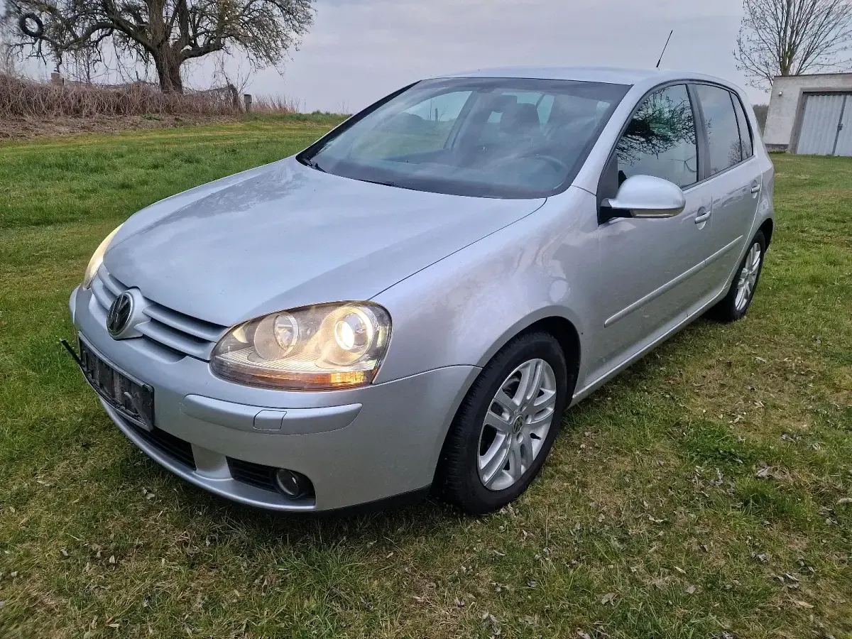 Second-hand VW Golf IV 116 CP (85 kW) 2006 Argintiu Berlinǎ