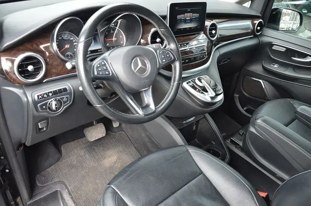 Gebraucht Mercedes V250 Avantgarde Edition 190 PS (139 kW) 2015 Obsidianschwarz Van / Kleinbus