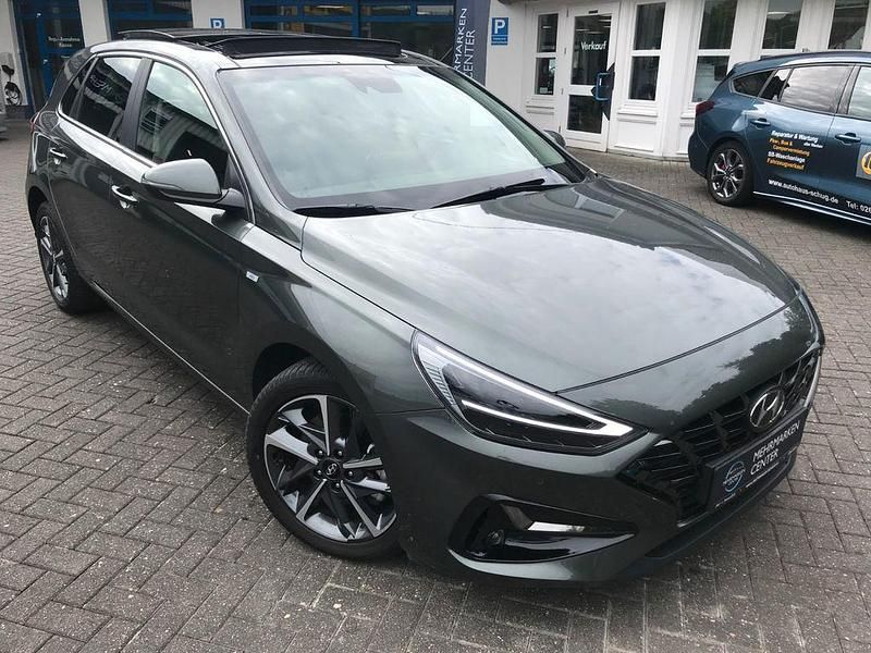 Grau Gebraucht 2024 Hyundai i30 Prime Limousine | 24.490 € (Fairer Preis) - Bild 1/4