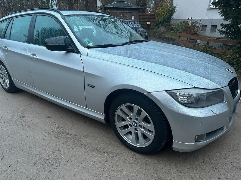 Gebraucht BMW 318 143 PS (105 kW) 2012 Grau Kombi