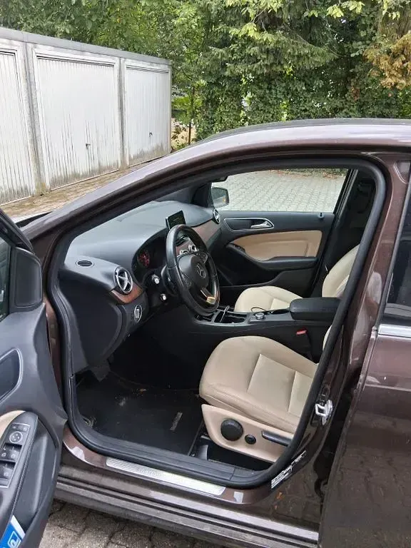 Gebraucht Mercedes B200 Style 136 PS (100 kW) 2014 Braun Kleinwagen