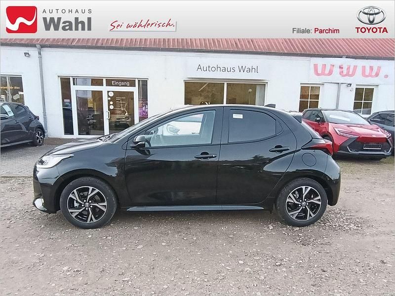 Neu Toyota Yaris Hybrid 116 PS (85 kW) 2025 Schwarz Limousine