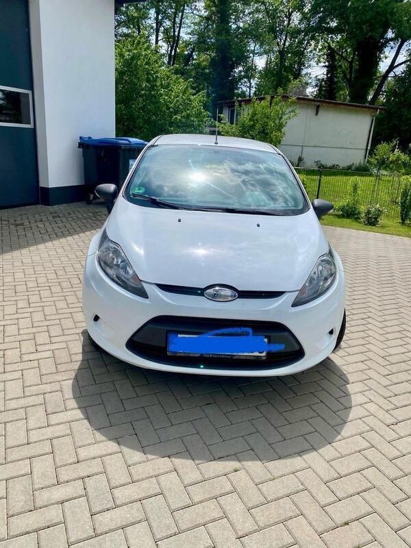 Weiß Gebraucht 2009 Ford Fiesta Ambiente Kleinwagen | 4.750 € (Teuer) - Bild 1/4