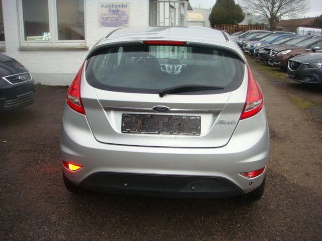 Gebraucht Ford Fiesta Titanium 97 PS (71 kW) 2012 Silber Kleinwagen