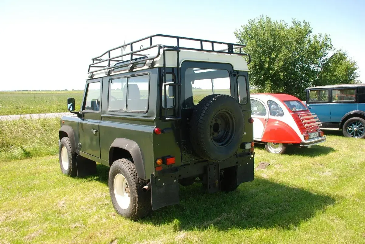 Gebraucht Land Rover Defender 113 PS (83 kW) 1995 Grün Pickup