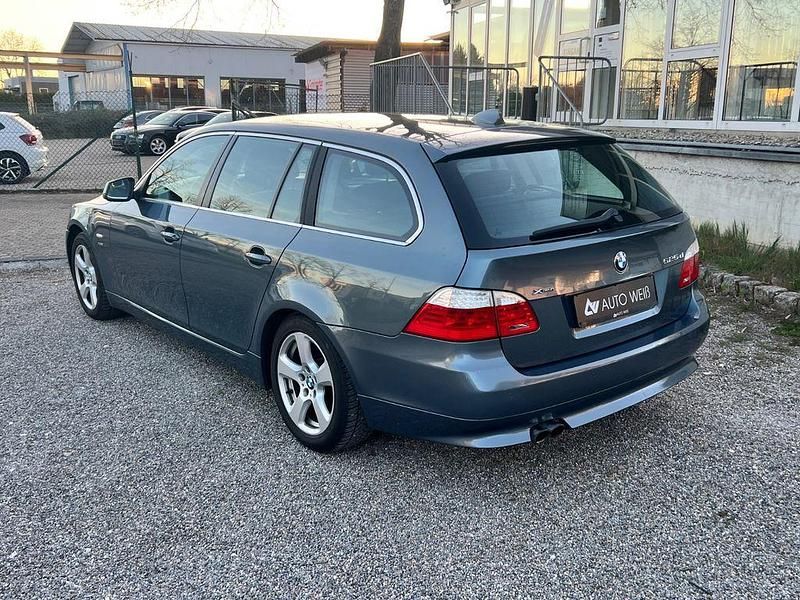 Gebraucht BMW 525 197 PS (144 kW) 2010 Blau Kombi