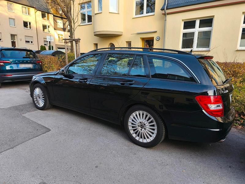 Gebraucht Mercedes C220 170 PS (125 kW) 2014 Schwarz Kombi