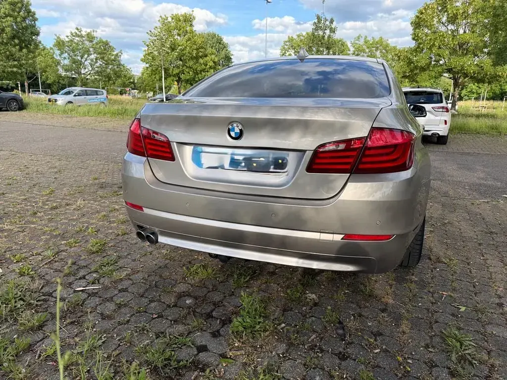 Gebraucht BMW 520 184 PS (135 kW) 2012 Gold Limousine