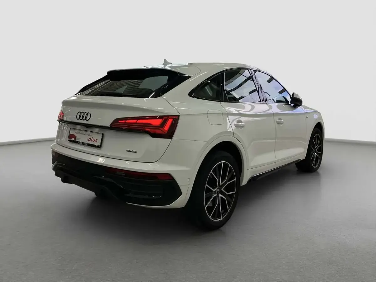 Second-hand Audi Q5 Sportback S-Line 299 CP (219 kW) 2023 Alb SUV