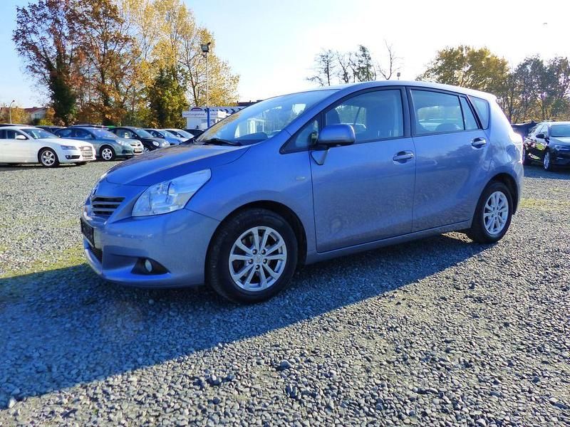 Blau Gebraucht 2011 Toyota Verso Edition Van / Kleinbus | 11.899 € (Etwas zu teuer) - Bild 1/4