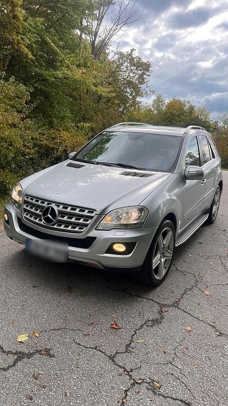 Silber Gebraucht 2009 Mercedes ML320 SUV | 11.900 € - Bild 1/4
