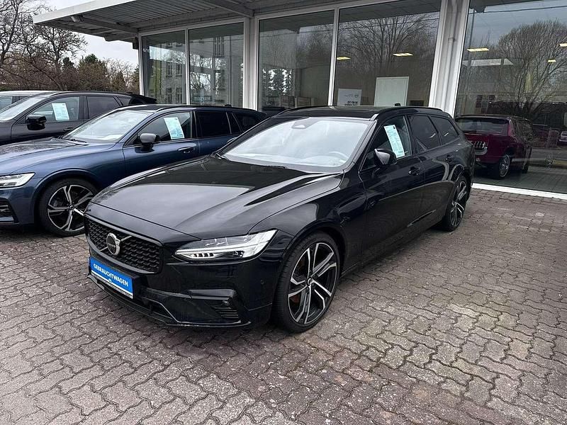 Gebraucht Volvo V90 Ultimate 197 PS (144 kW) 2022 Onyx black / metallic Kombi