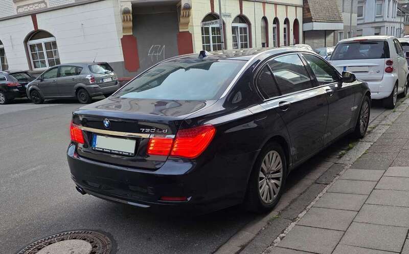 Blau Gebraucht 2009 BMW 730 Limousine | 9.999 € (Superpreis) - Bild 1/4