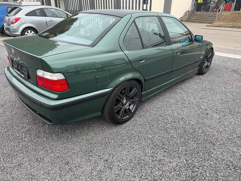 Grün Gebraucht 1997 BMW 323 M Sport Limousine | 8.500 € (Fairer Preis) - Bild 1/4