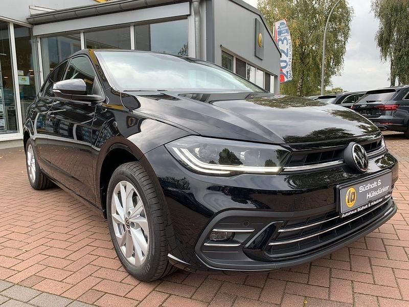 Gebraucht VW Polo Style 95 PS (69 kW) 2023 Deep black perleffekt (metallic) Limousine
