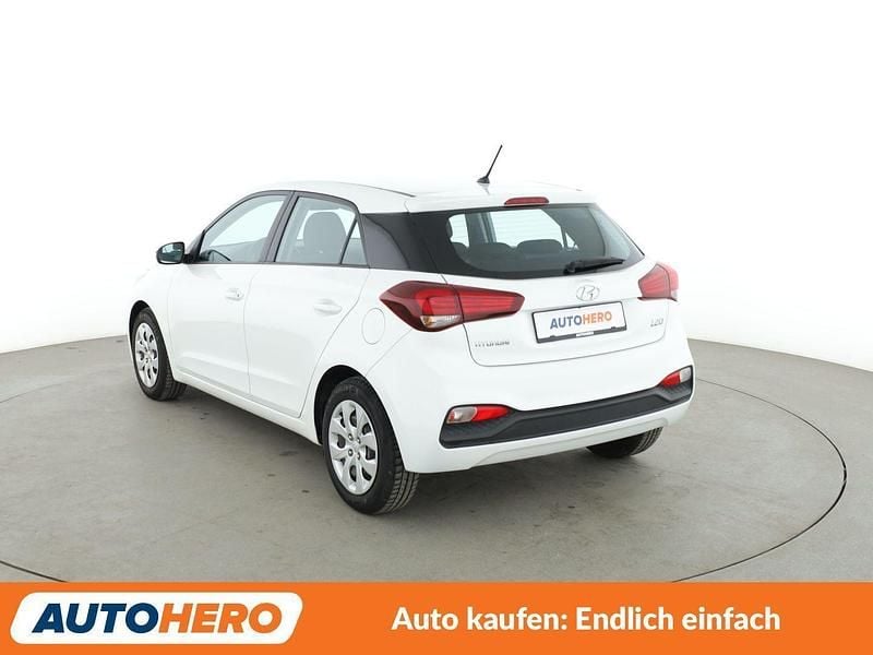 Gebraucht Hyundai i20 Select 75 PS (55 kW) 2019 Weiß Limousine