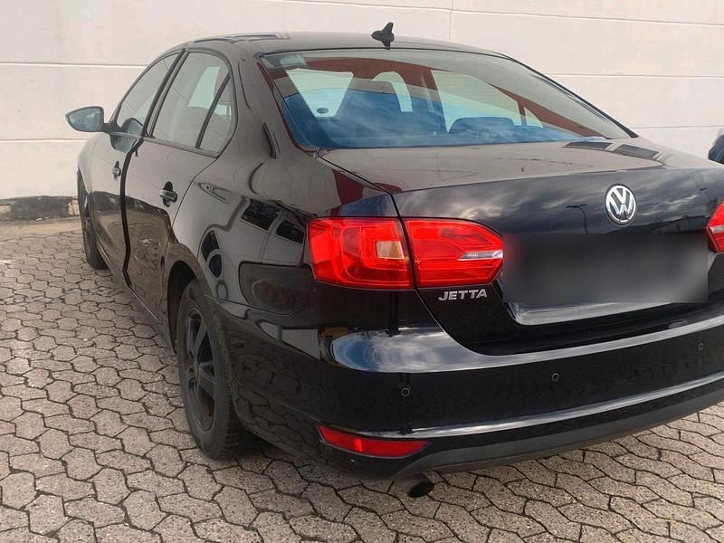 Schwarz Gebraucht 2011 VW Jetta Limousine | 4.300 € (Guter Preis) - Bild 1/4