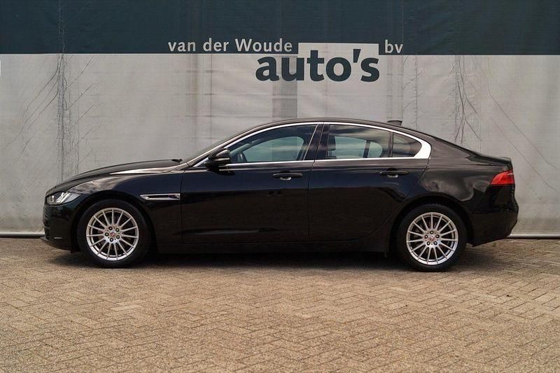 Gebraucht Jaguar XE Prestige 163 PS (119 kW) 2017 Schwarz Limousine