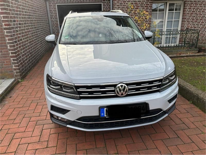 Beige Gebraucht 2018 VW Tiguan Allspace SUV | 23.900 € - Bild 1/4