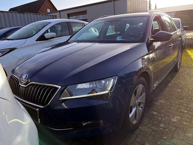 Pacificblau Gebraucht 2016 Skoda Superb Style Kombi | 17.890 € (Fairer Preis) - Bild 1/4