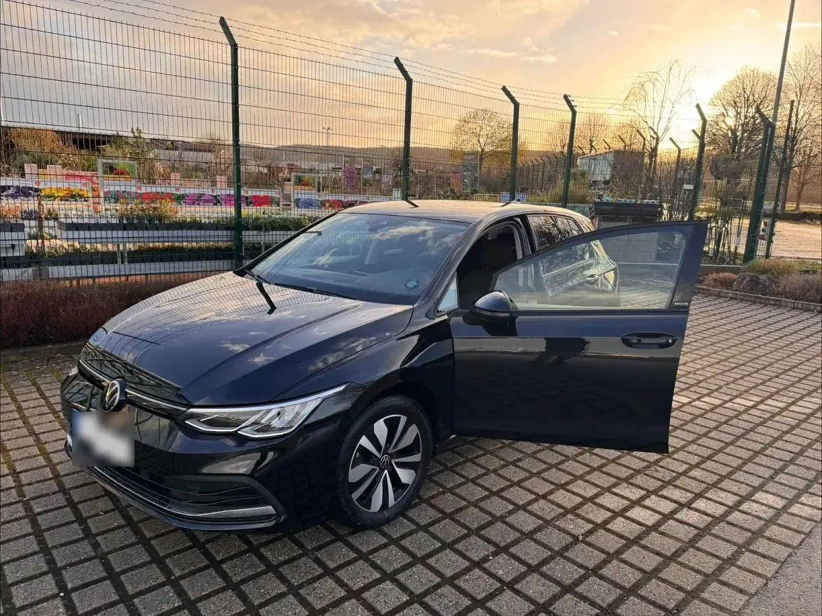 Gebraucht VW Golf VIII 131 PS (96 kW) 2023 Schwarz Limousine