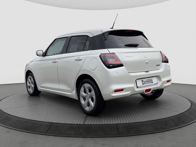 Neu Suzuki Swift Comfort 83 PS (61 kW) 2025 Pure white pearl metallic Limousine
