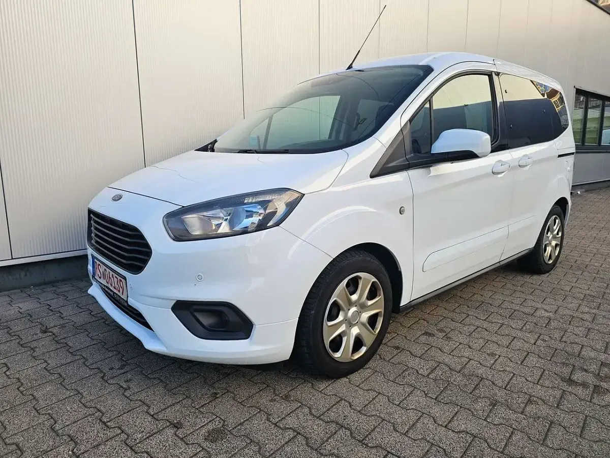 Gebraucht Ford Tourneo Trend 101 PS (74 kW) 2018 Weiß Kombi