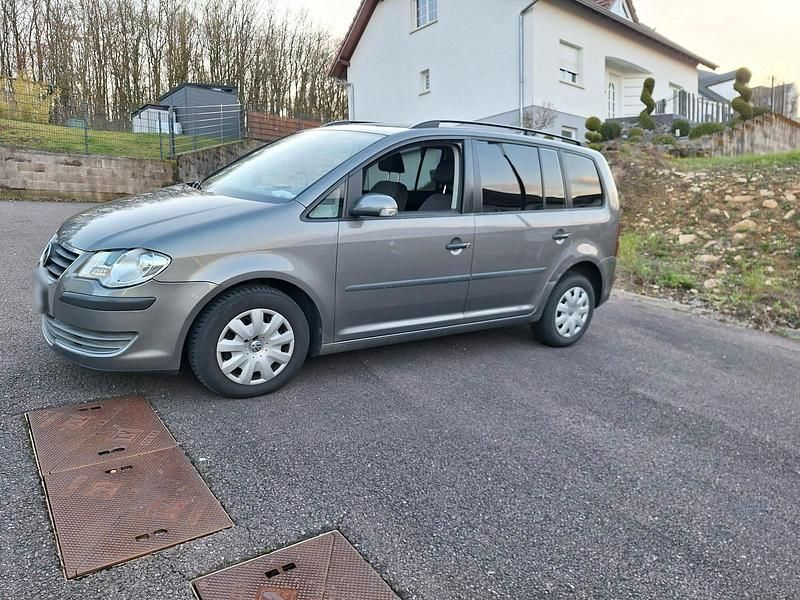 Gebraucht VW Touran 105 PS (77 kW) 2008 Silber Van / Kleinbus