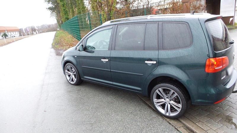 Gebraucht VW Touran Cup 105 PS (77 kW) 2014 Grün Van / Kleinbus
