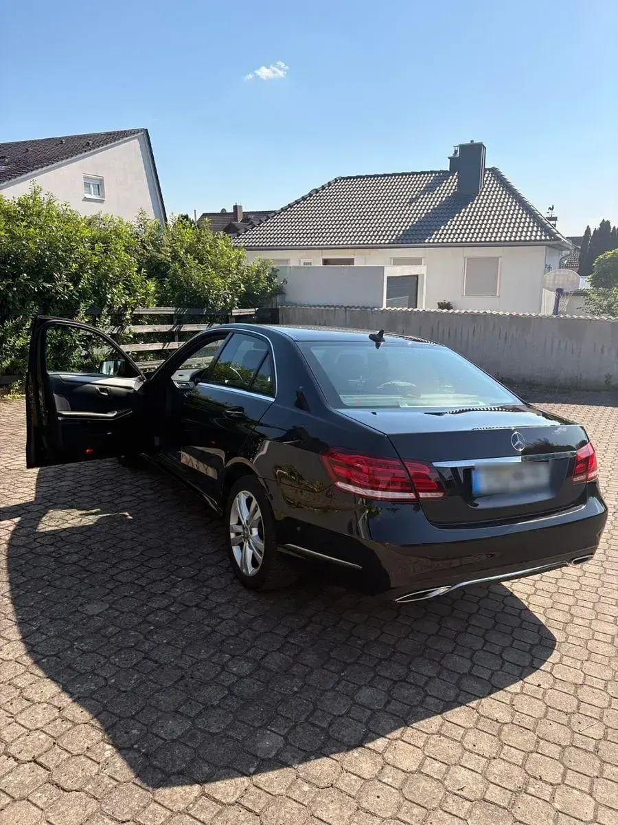 Gebraucht Mercedes E220 Avantgarde 170 PS (125 kW) 2015 Schwarz Kombi