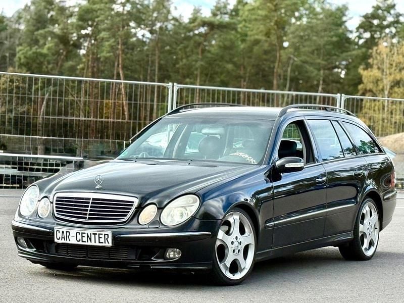 Schwarz Gebraucht 2004 Mercedes E320 Avantgarde Kombi | 3.990 € (Fairer Preis) - Bild 1/4