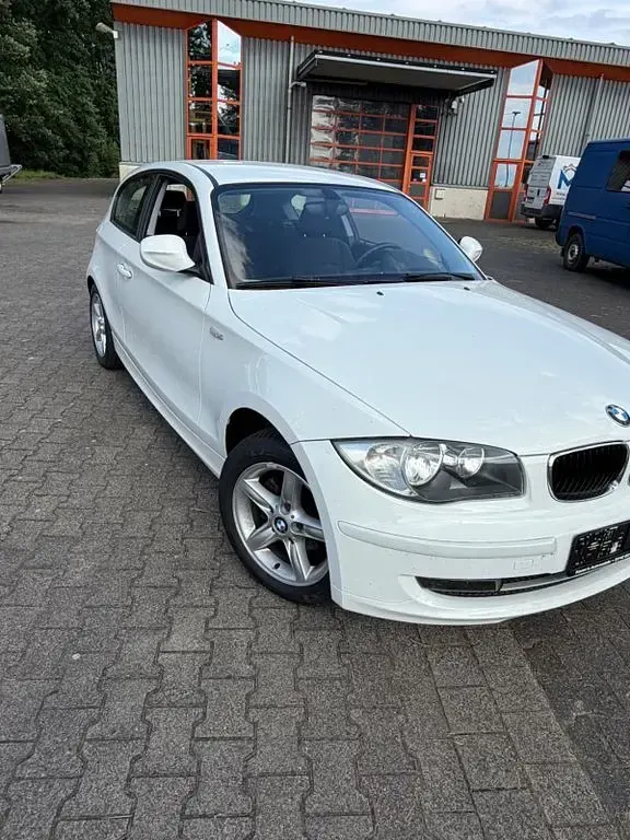 Gebraucht BMW 116 122 PS (89 kW) 2009 Weiß Kleinwagen