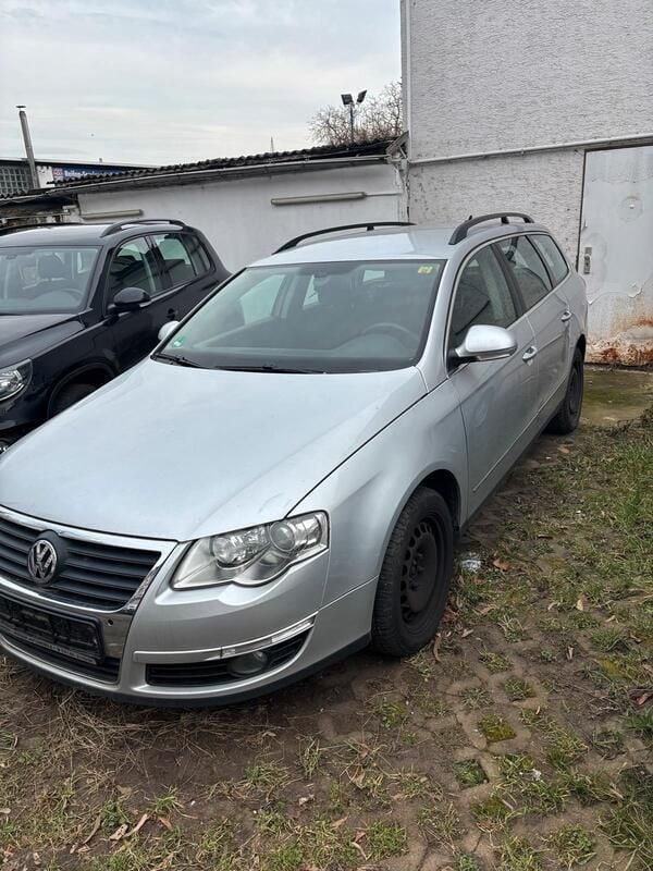 Silber Gebraucht 2010 VW Passat Kombi | 2.300 € (Guter Preis) - Bild 1/4