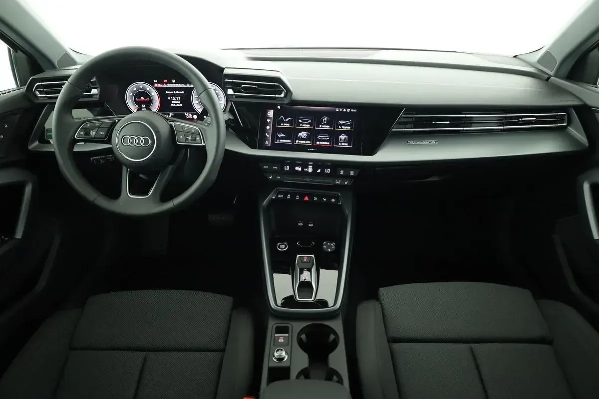 Gebraucht Audi A3 Ambiente 204 PS (150 kW) 2026 Distriktgrã¼n metallic SUV