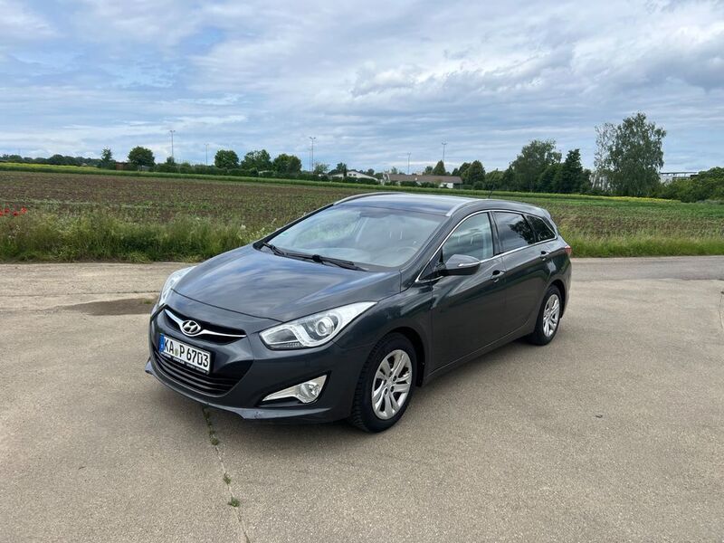 Grau Gebraucht 2013 Hyundai i40 Edition Kombi | 6.999 € (Superpreis) - Bild 1/4