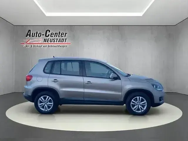 Gebraucht VW Tiguan Trendline 122 PS (89 kW) 2016 Titanium beige SUV
