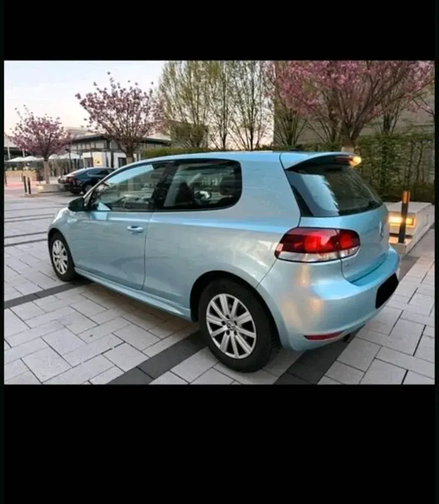 Gebraucht VW Golf VI 105 PS (77 kW) 2011 Blau Kleinwagen