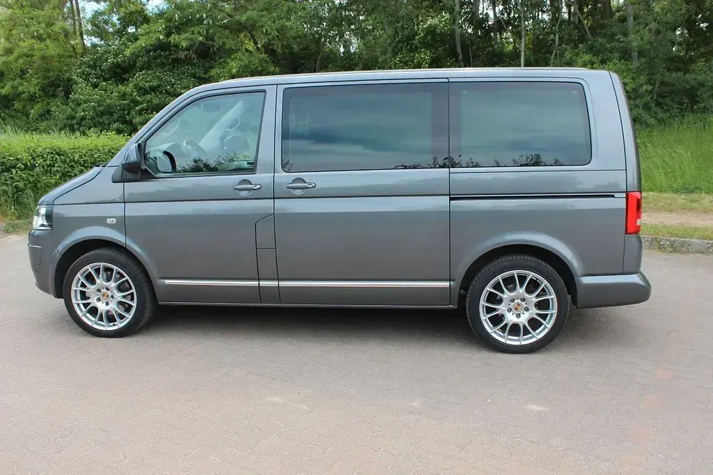 Gebraucht VW Multivan Highline 179 PS (131 kW) 2012 Grau Van / Kleinbus