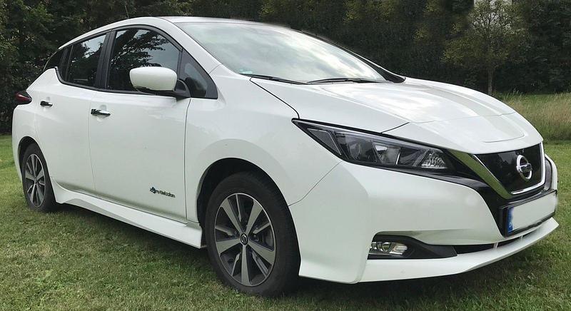 Gebraucht Nissan Leaf Acenta 110 kW (150 PS) 2019 Weiß Kleinwagen
