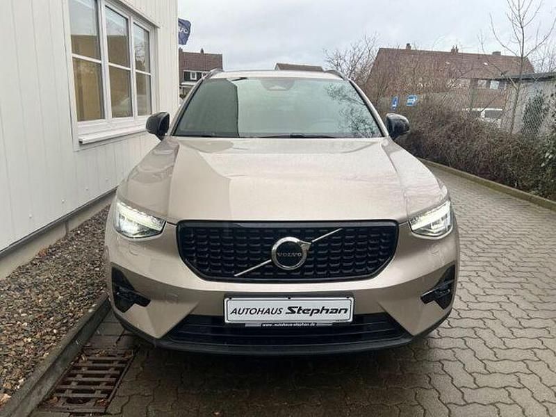 Gebraucht Volvo XC40 Plus 163 PS (119 kW) 2023 Bright dusk metallic (metallic) SUV