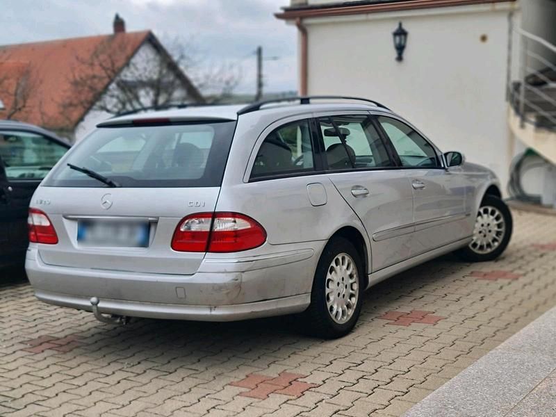Gebraucht Mercedes E220 150 PS (110 kW) 2004 Grau Kombi