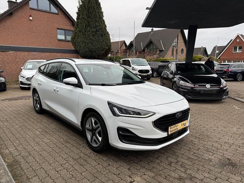 Gebraucht Ford Focus Cool & Connect 120 PS (88 kW) 2022 Weiß Kombi