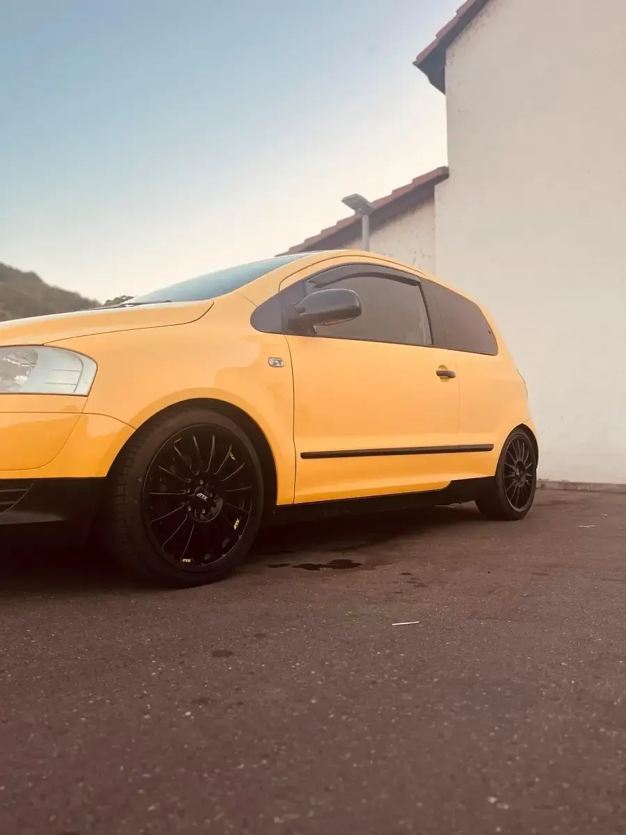 Gebraucht VW Fox 54 PS (39 kW) 2007 Gelb Kleinwagen