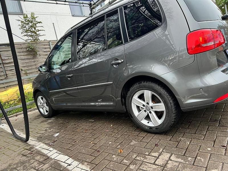 Gebraucht VW Touran Highline 170 PS (125 kW) 2012 Grau Van / Kleinbus